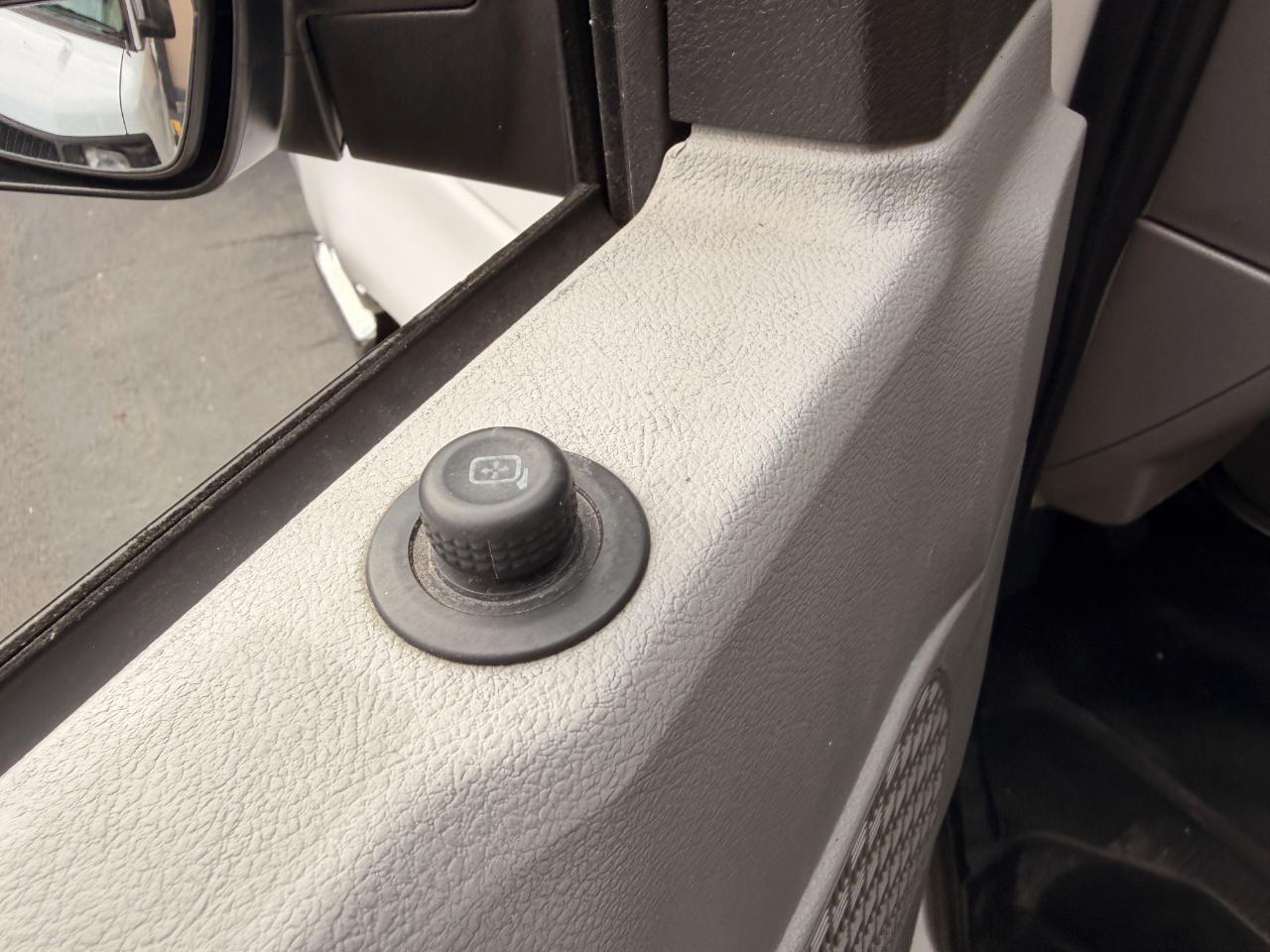 Ford Econoline E-350 XL Super Duty 2012