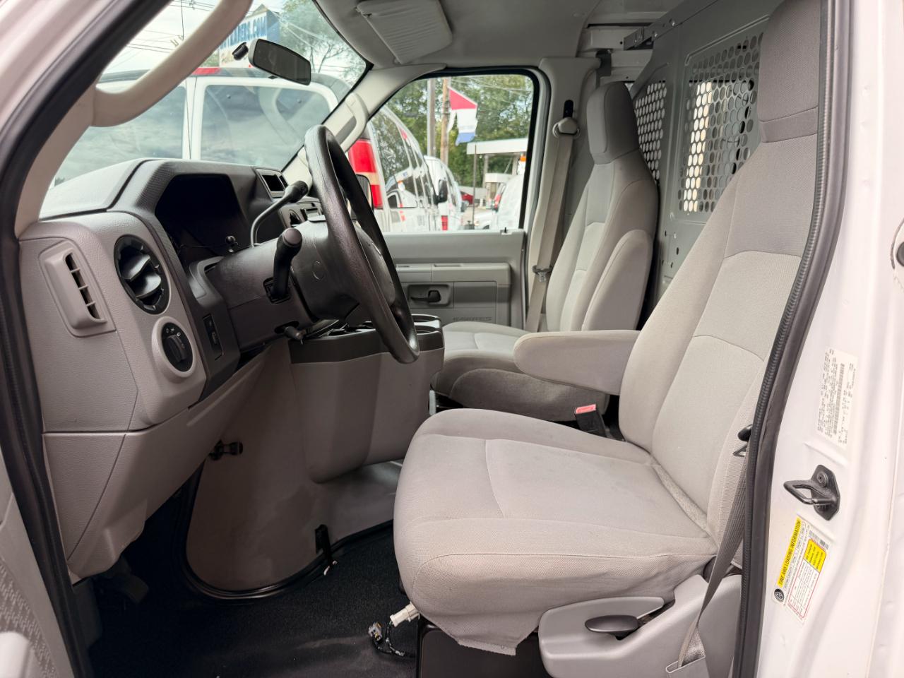 Ford Econoline E-350 XL Super Duty 2012