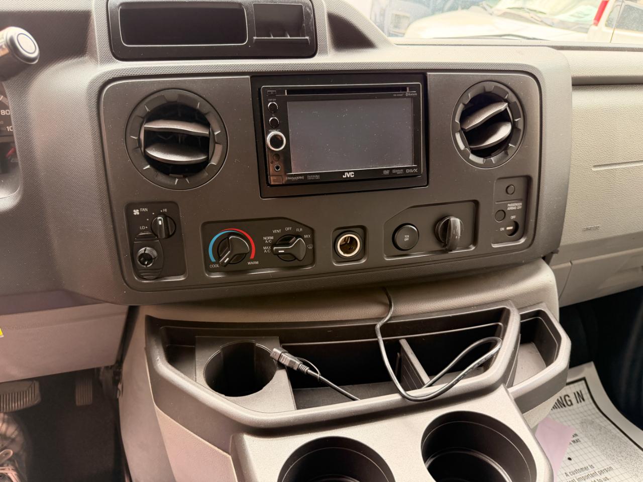 Ford Econoline E-350 XL Super Duty 2012