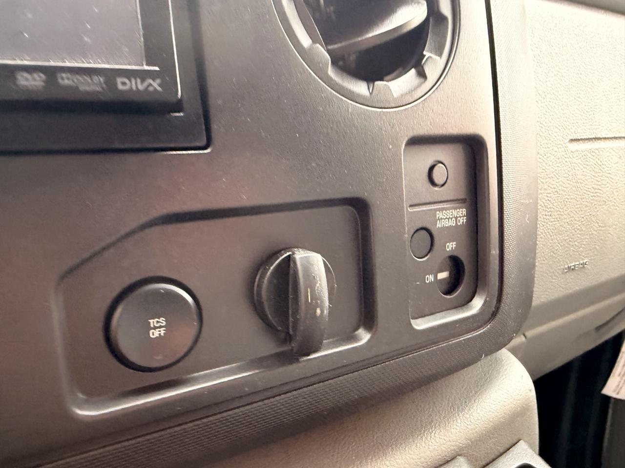 Ford Econoline E-350 XL Super Duty 2012