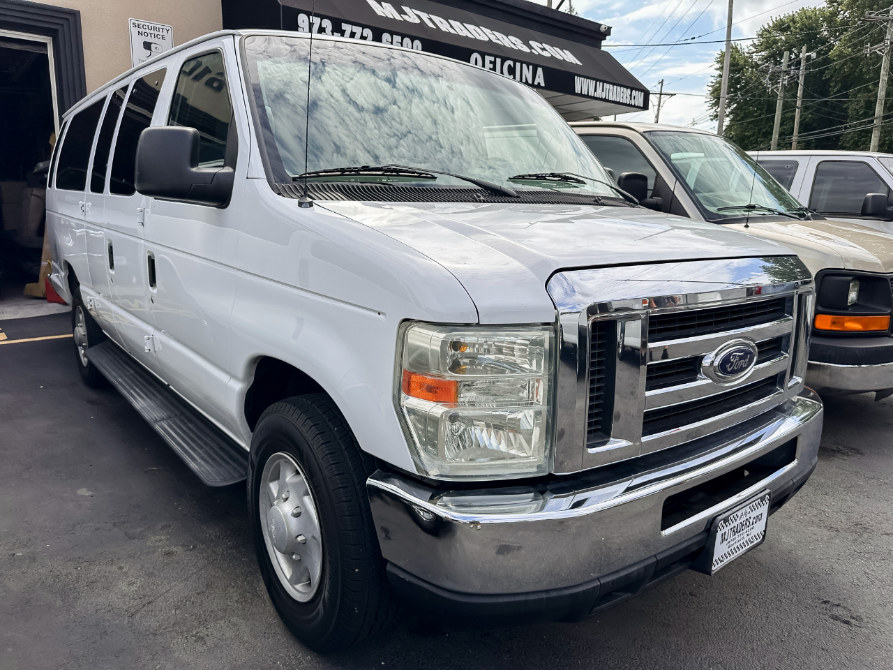2009 Ford E-Series Econoline Wagon XLT's photo