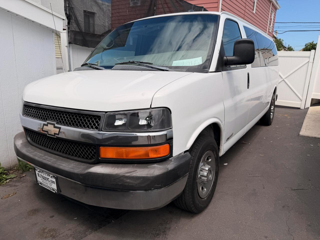 Chevrolet Express LT 3500 Extended 2012