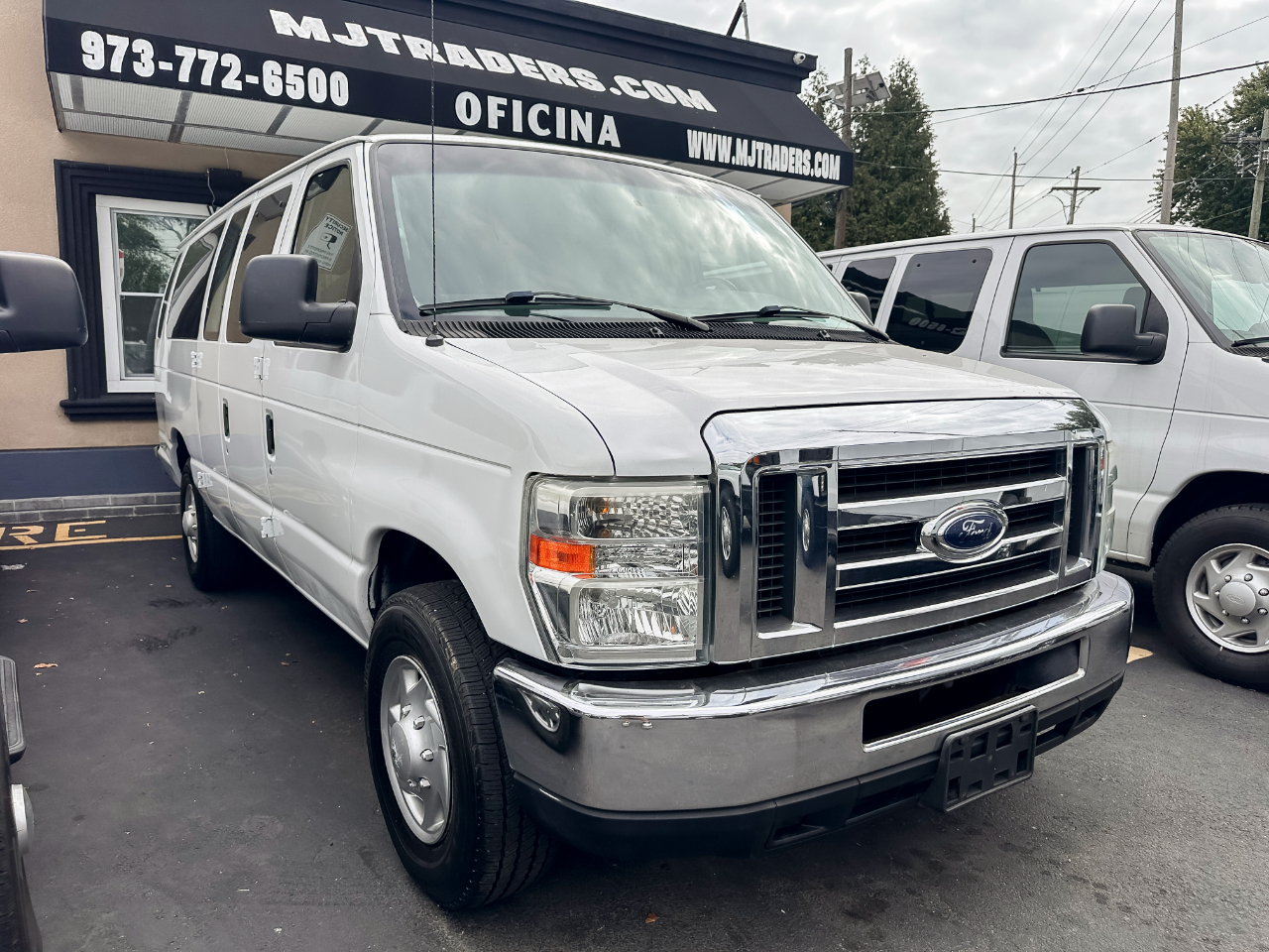 2010 Ford E-Series Econoline Wagon XL's photo