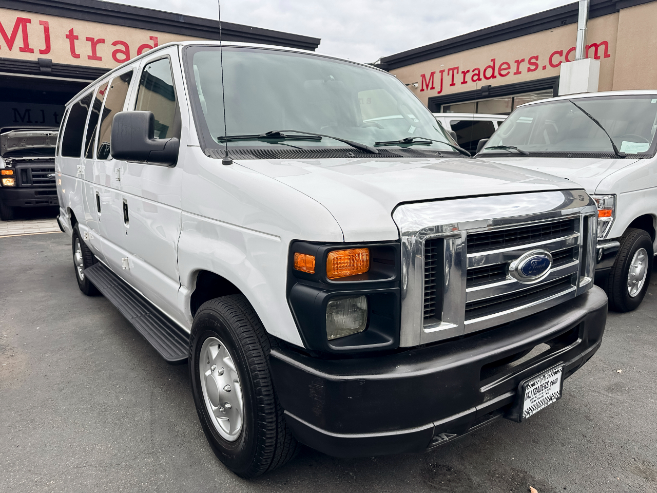2011 Ford E-Series Econoline Wagon XLT