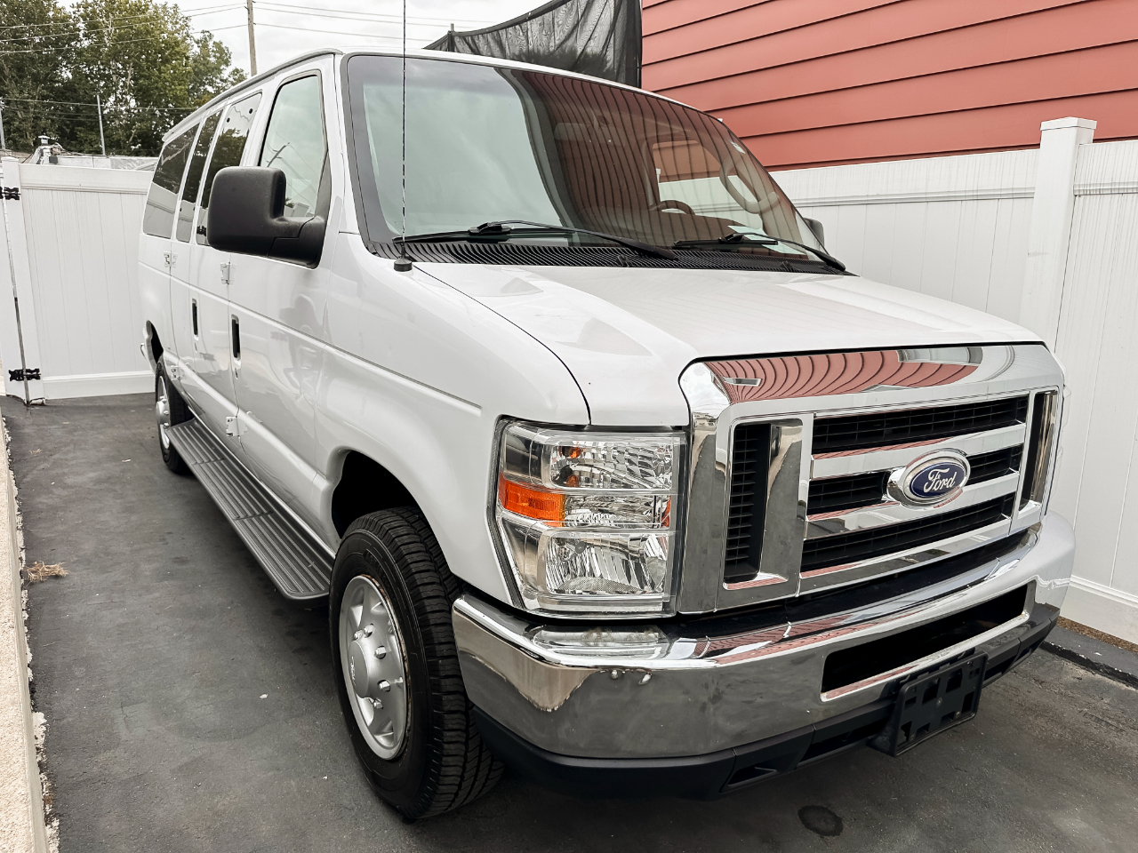 2014 Ford E-Series Econoline Wagon XLT's photo
