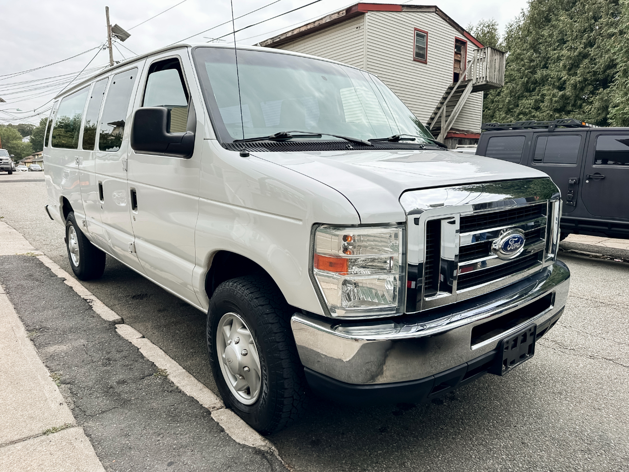 2014 Ford E-Series Econoline Wagon XLT's photo