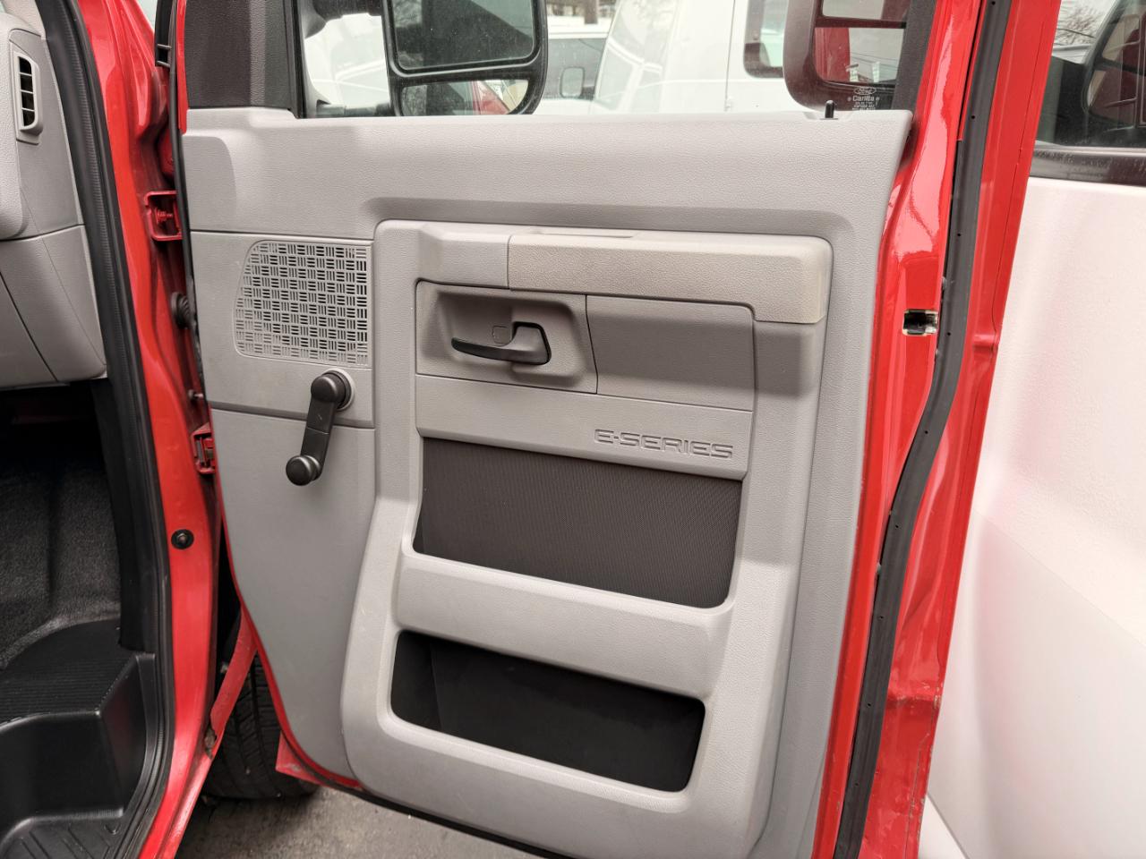 Ford Econoline E-250 2012