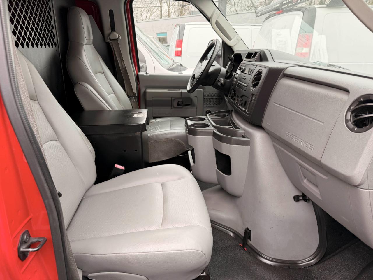 Ford Econoline E-250 2012