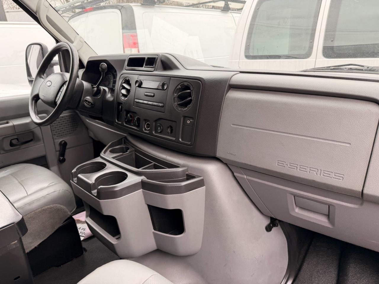 Ford Econoline E-250 2012