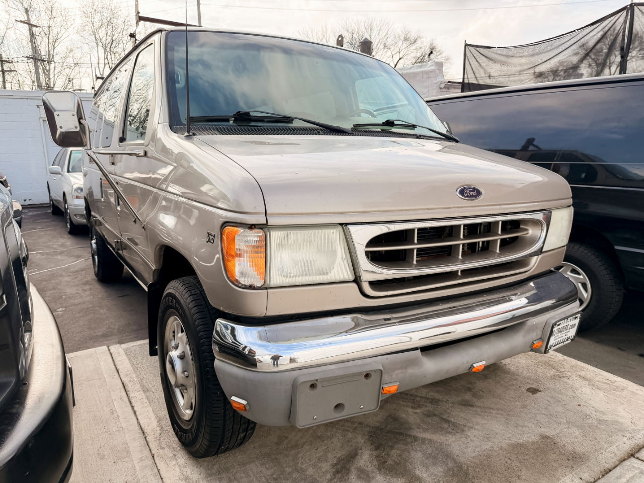 2002 Ford Econoline Wagon XL's photo