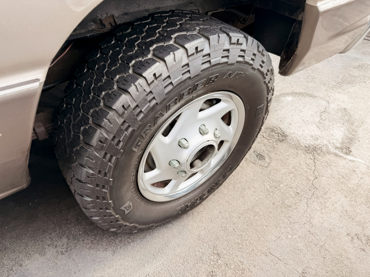 Ford Econoline Wagon E-350 XL Super Duty 2002