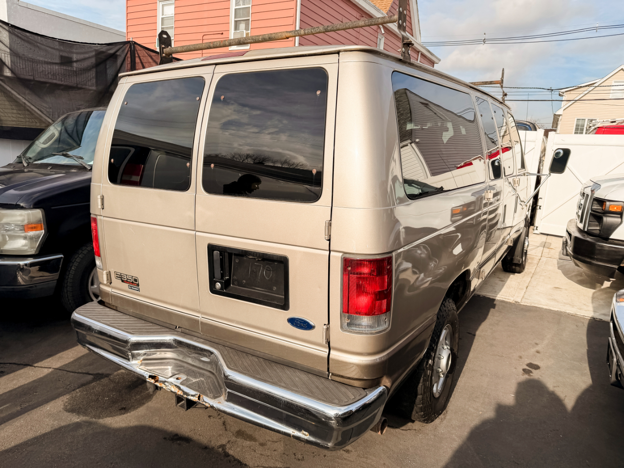 Ford Econoline Wagon E-350 XL Super Duty 2002