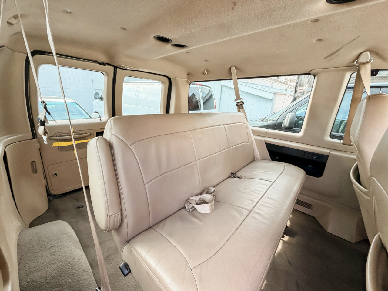 Ford Econoline Wagon E-350 XL Super Duty 2002