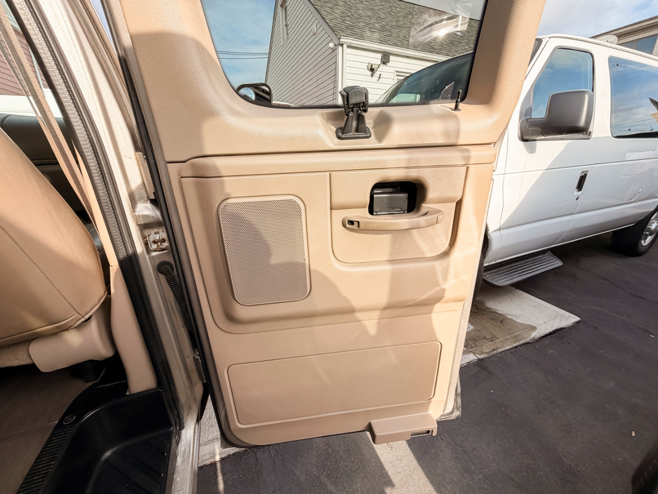 Ford Econoline Wagon E-350 XL Super Duty 2002