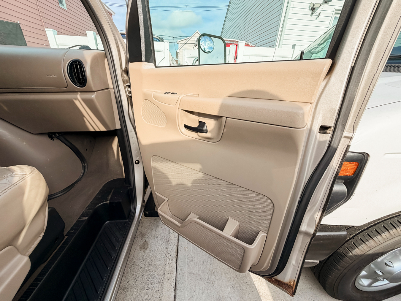 Ford Econoline Wagon E-350 XL Super Duty 2002