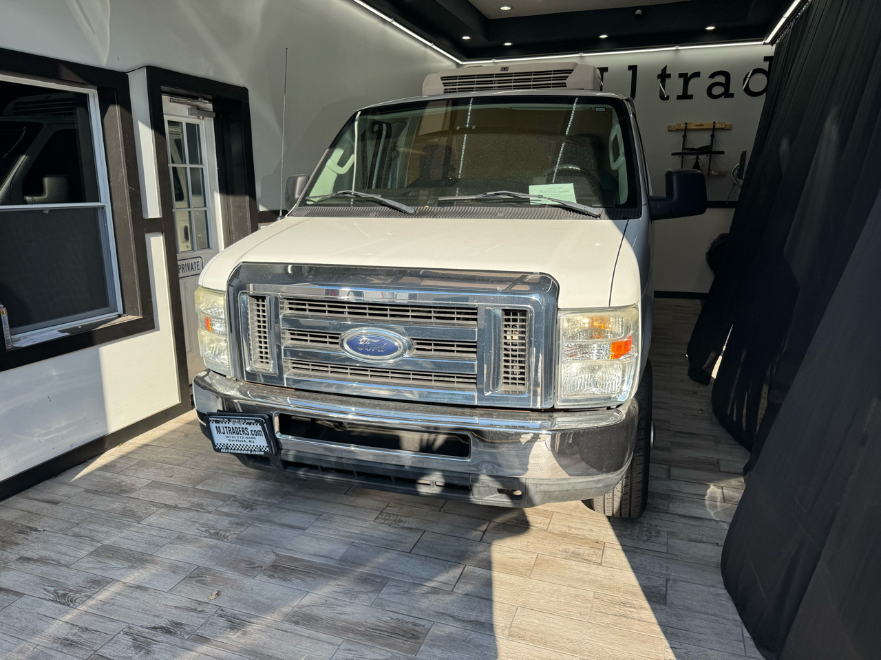 2009 Ford E-Series Econoline Van Commercial's photo