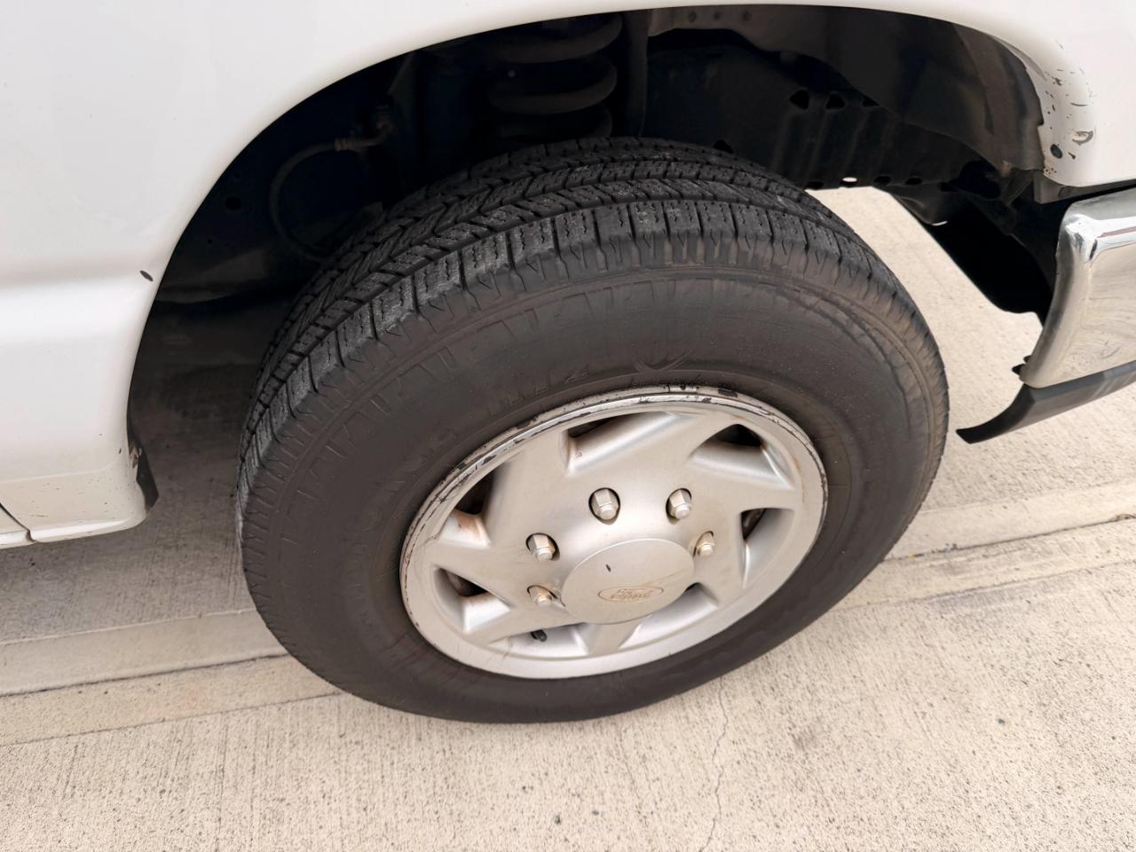 Ford Econoline E-150 2012