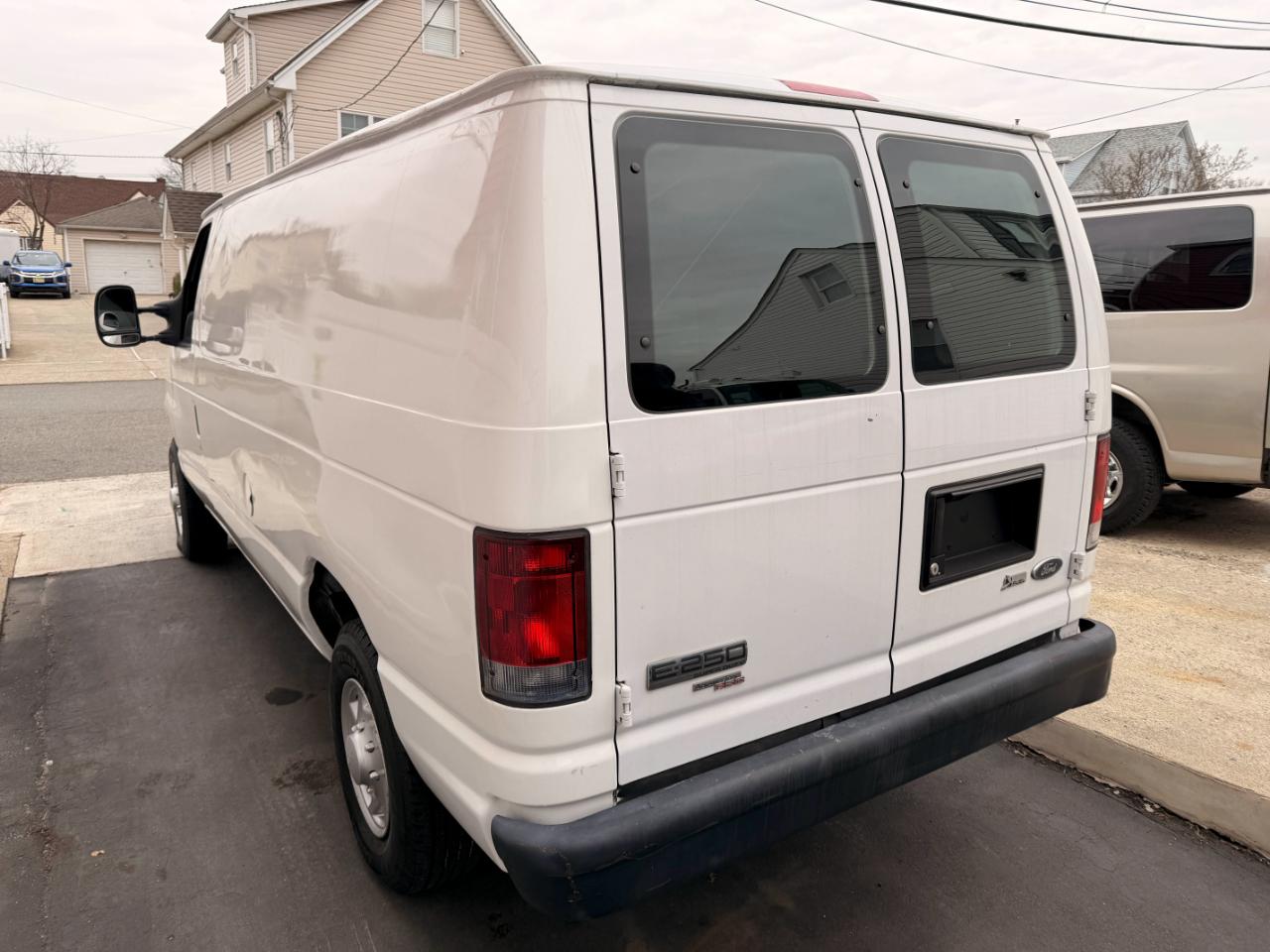 Ford Econoline E-250 2012