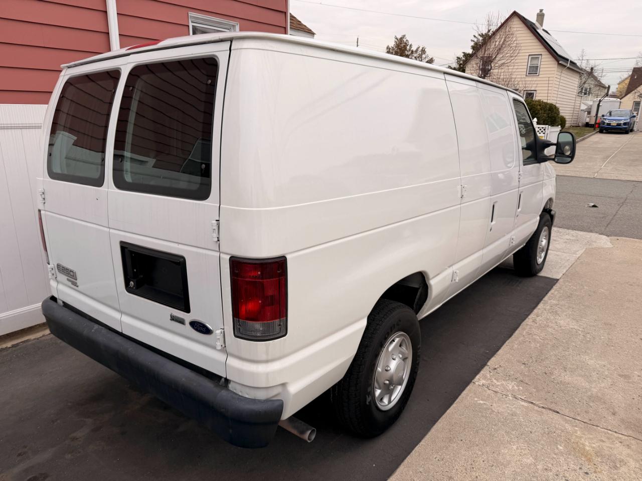 Ford Econoline E-250 2012