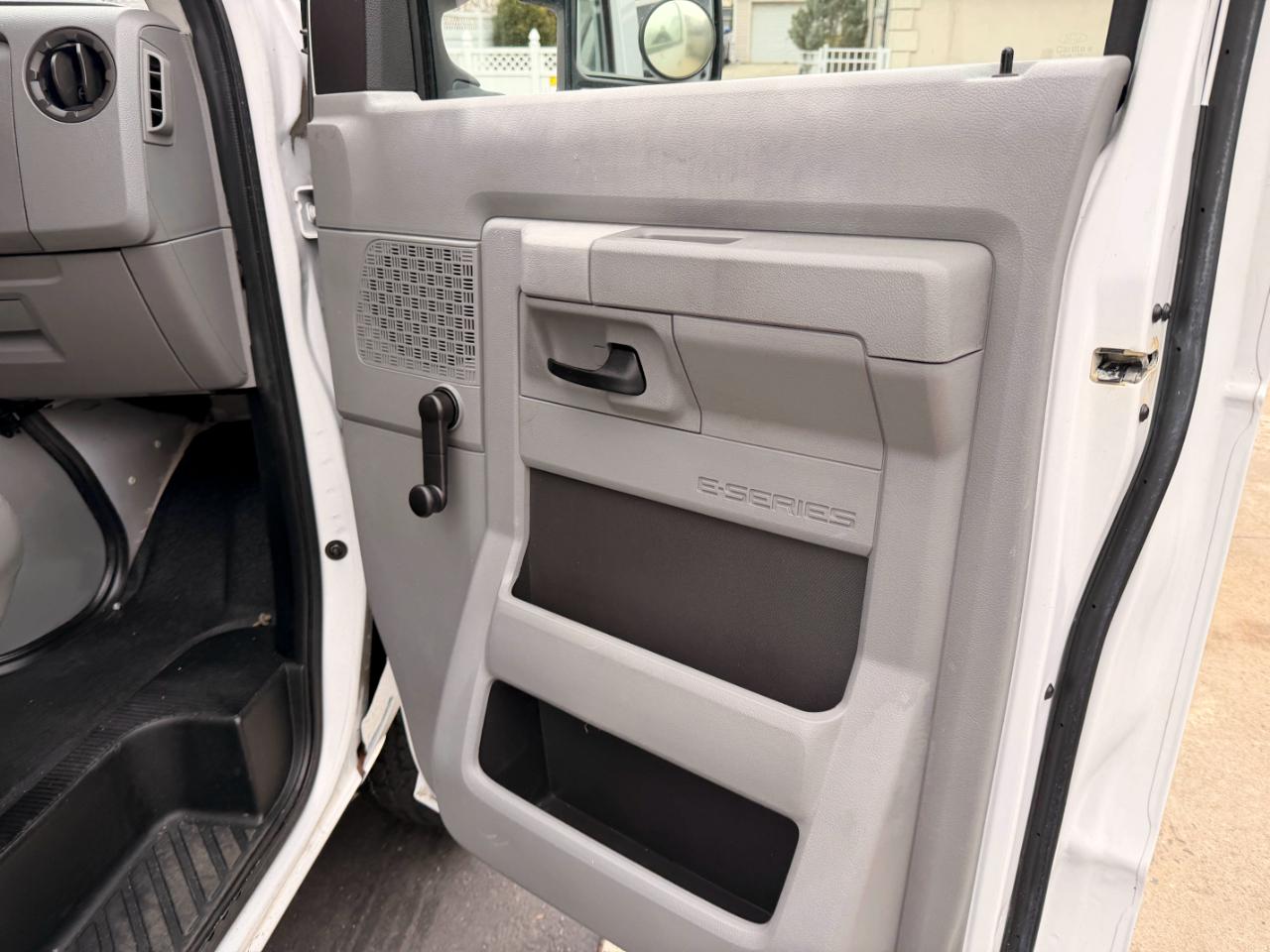 Ford Econoline E-250 2012