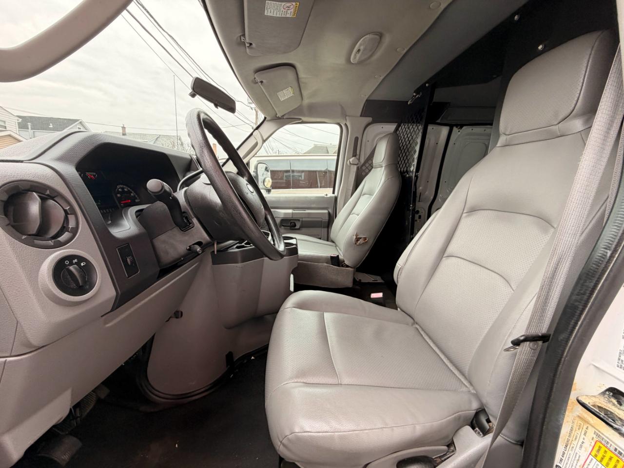 Ford Econoline E-250 2012