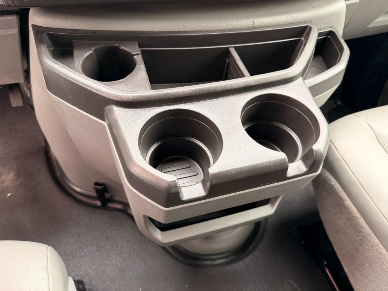 Ford Econoline E-250 2012