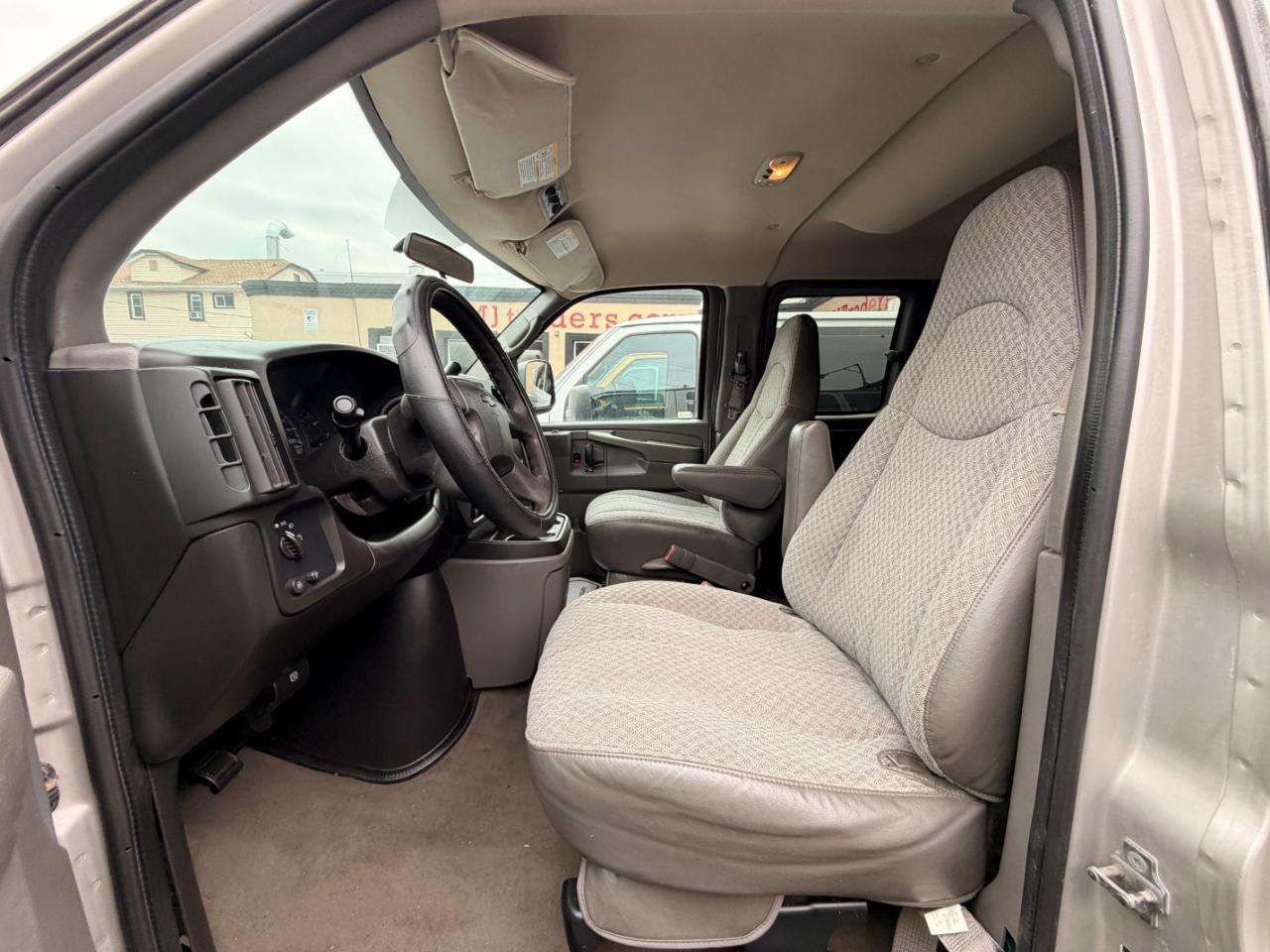 Chevrolet Express 3500 Extended 2005