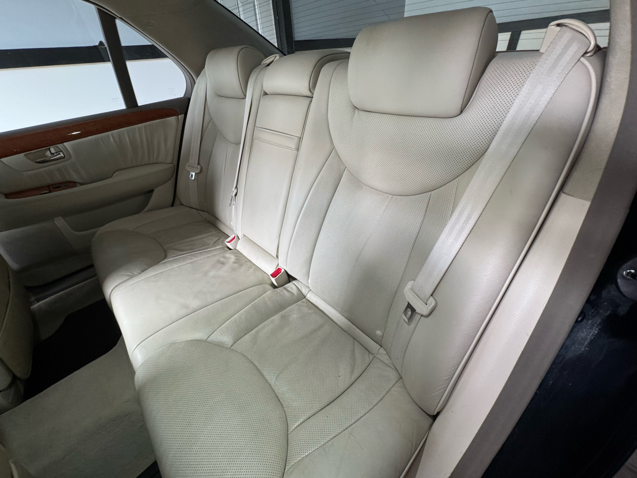 2004 Lexus LS 430 photo 2