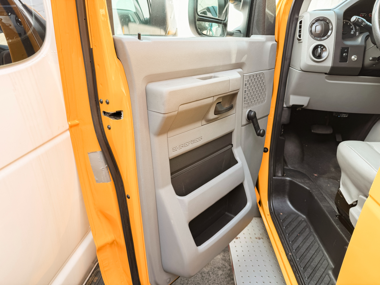 Ford Econoline E-250 2014