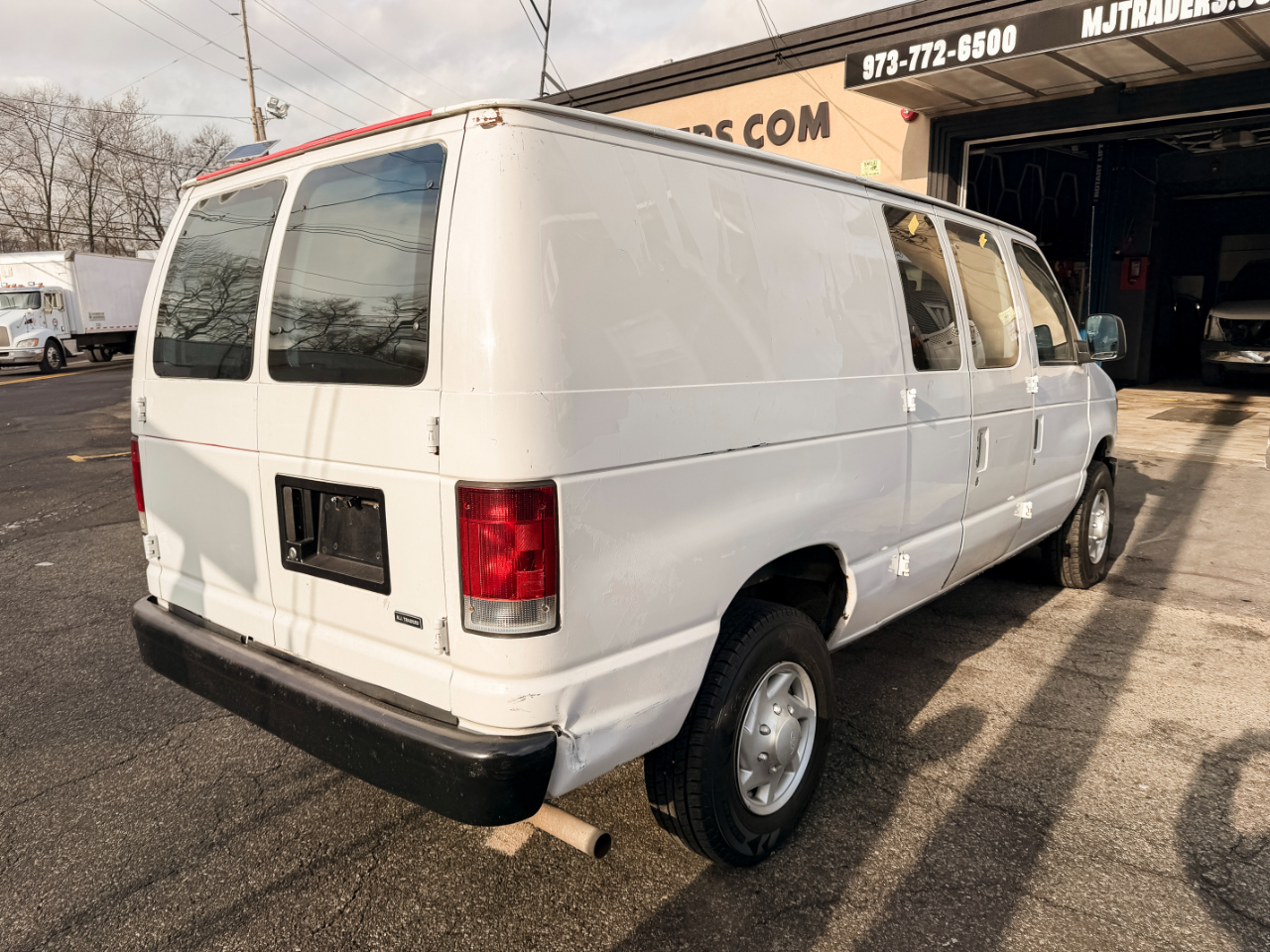 Ford Econoline E-250 2008