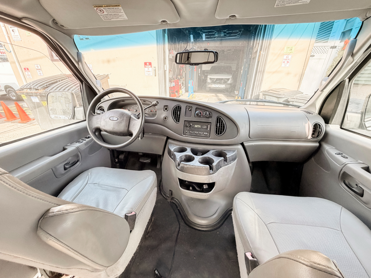 Ford Econoline E-250 2008