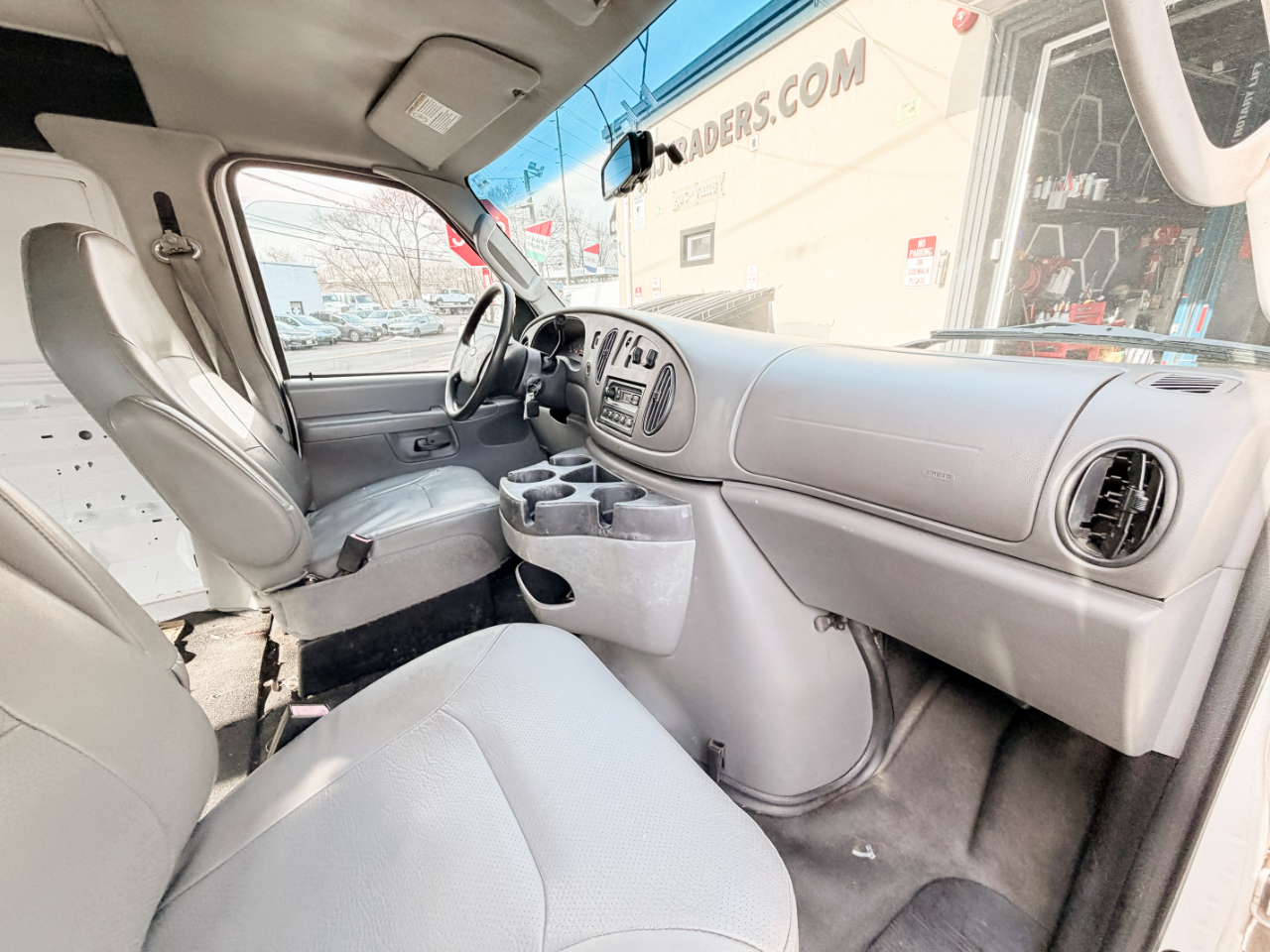 Ford Econoline E-250 2008