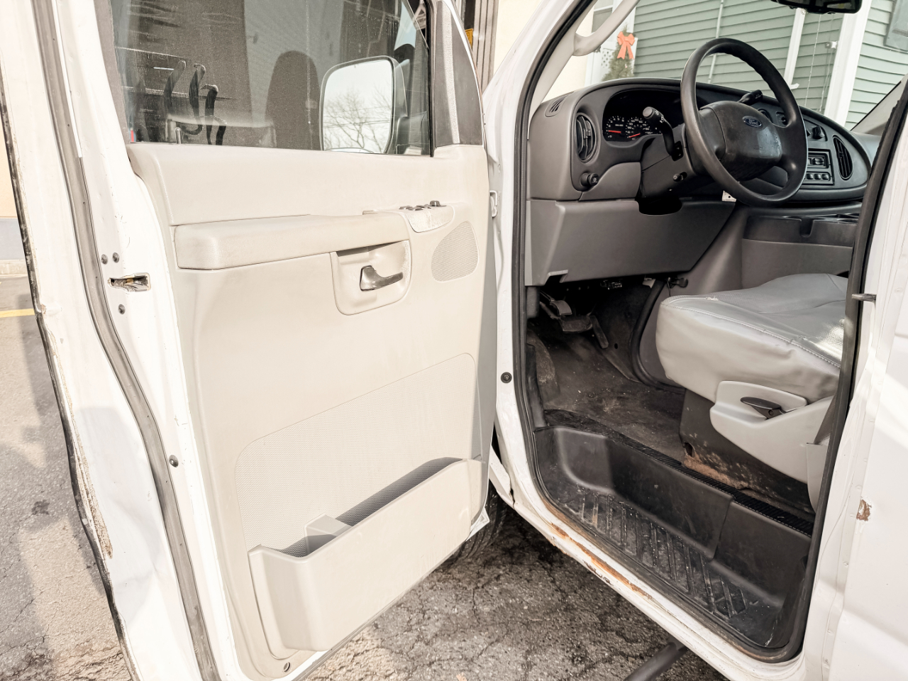 Ford Econoline E-250 2008