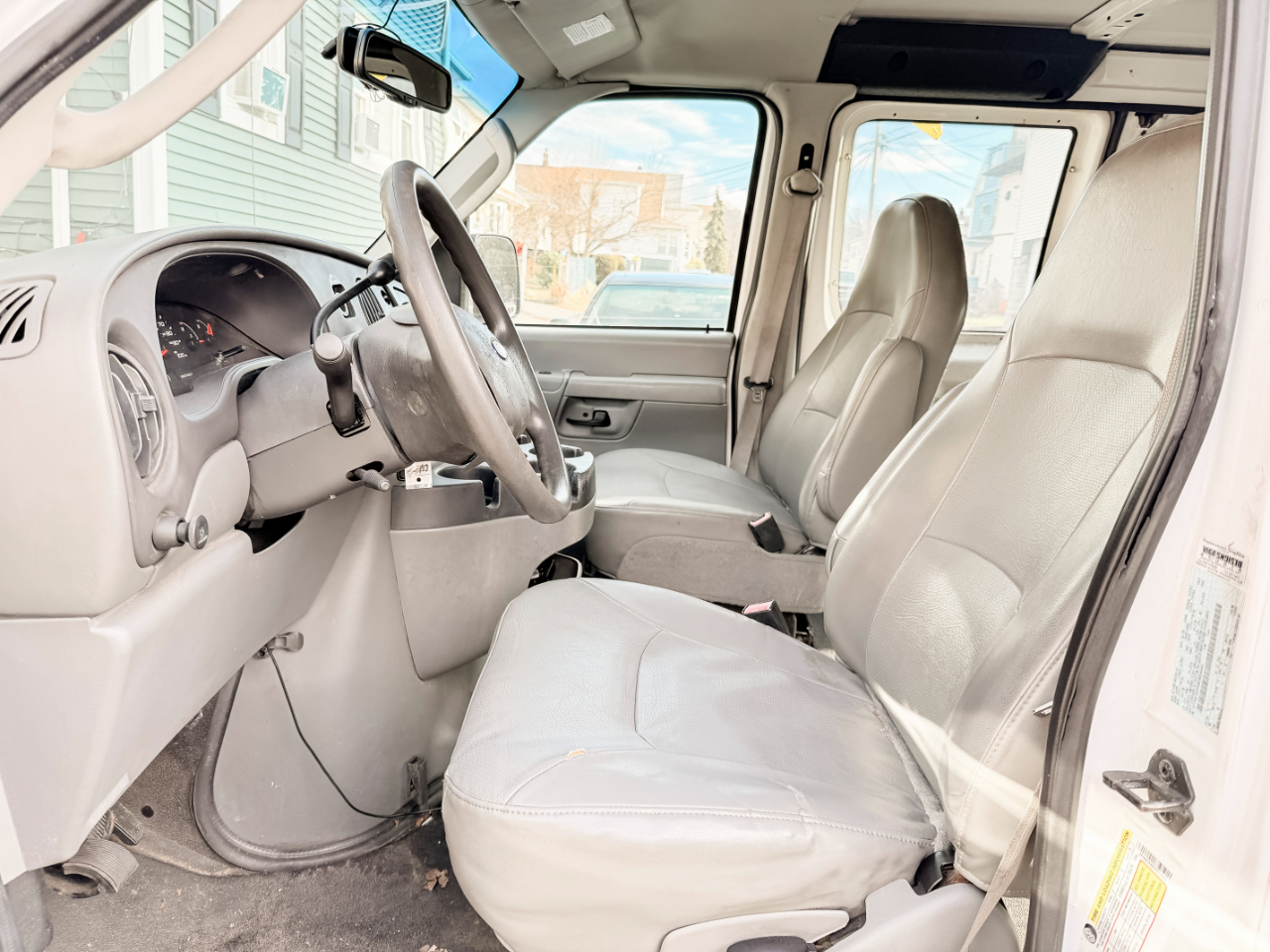 Ford Econoline E-250 2008