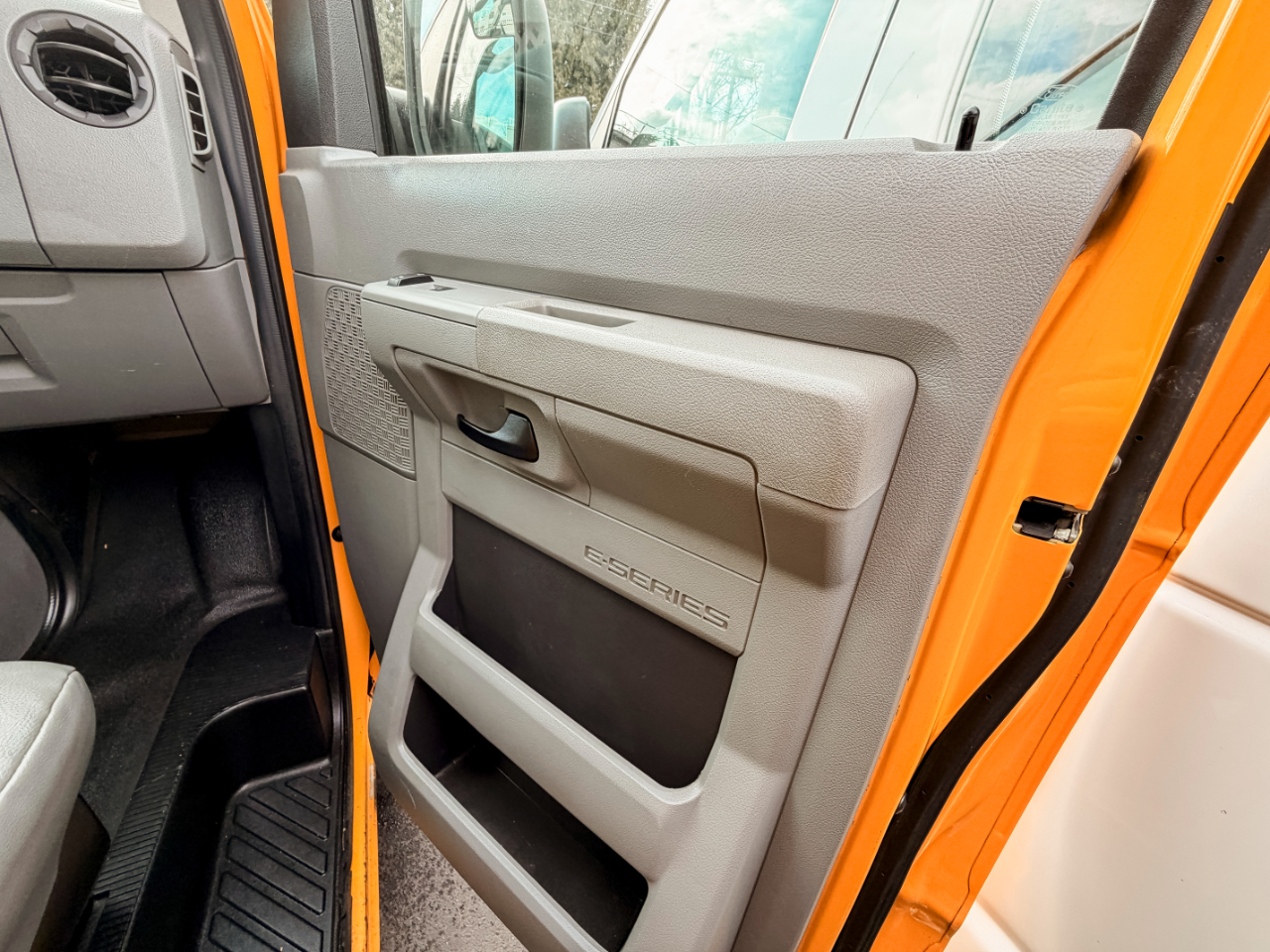 Ford Econoline E-250 2012