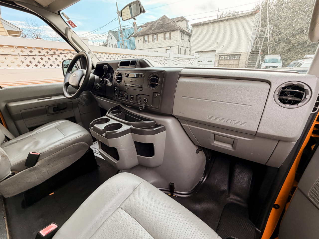 Ford Econoline E-250 2012