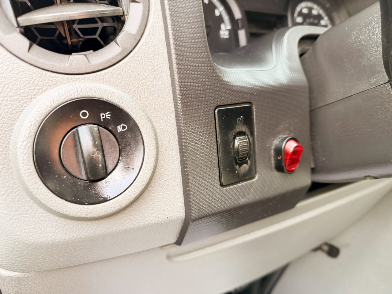 Ford Econoline E-250 2012