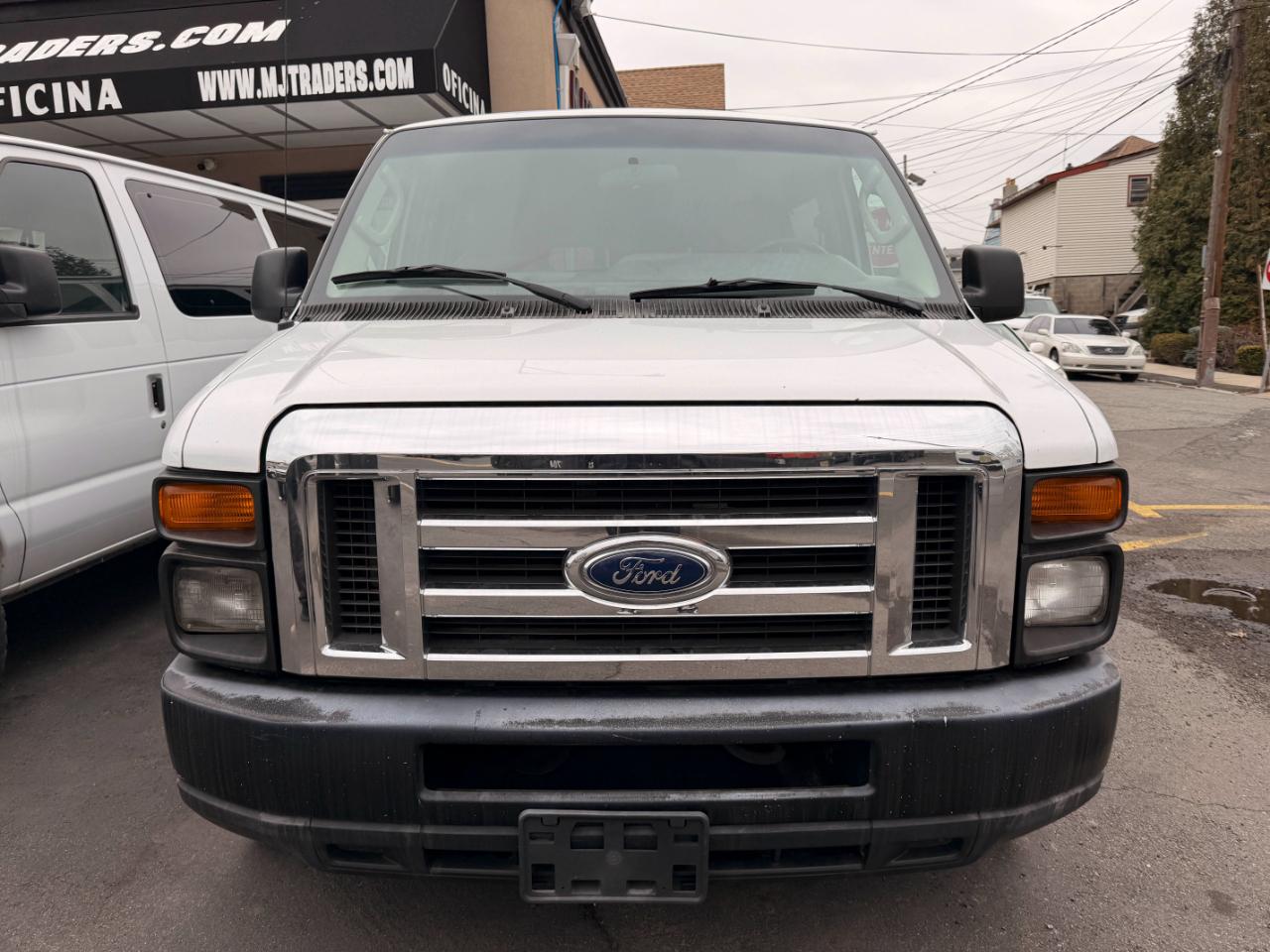 Ford Econoline E-350 XLT Super Duty Extended 2012