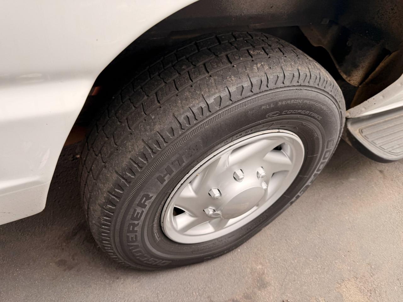 Ford Econoline E-350 XLT Super Duty Extended 2012