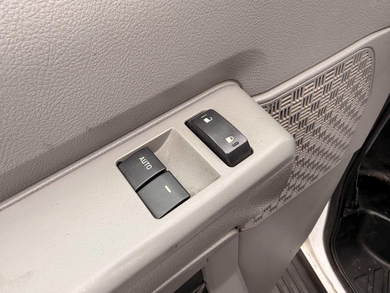 Ford Econoline E-350 XLT Super Duty Extended 2012