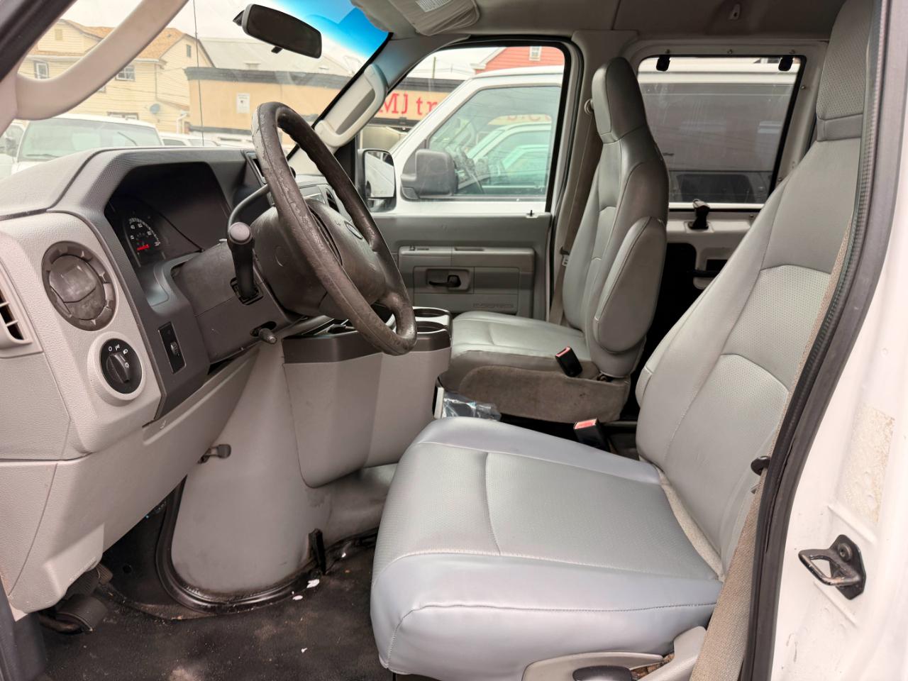 Ford Econoline E-350 XLT Super Duty Extended 2012