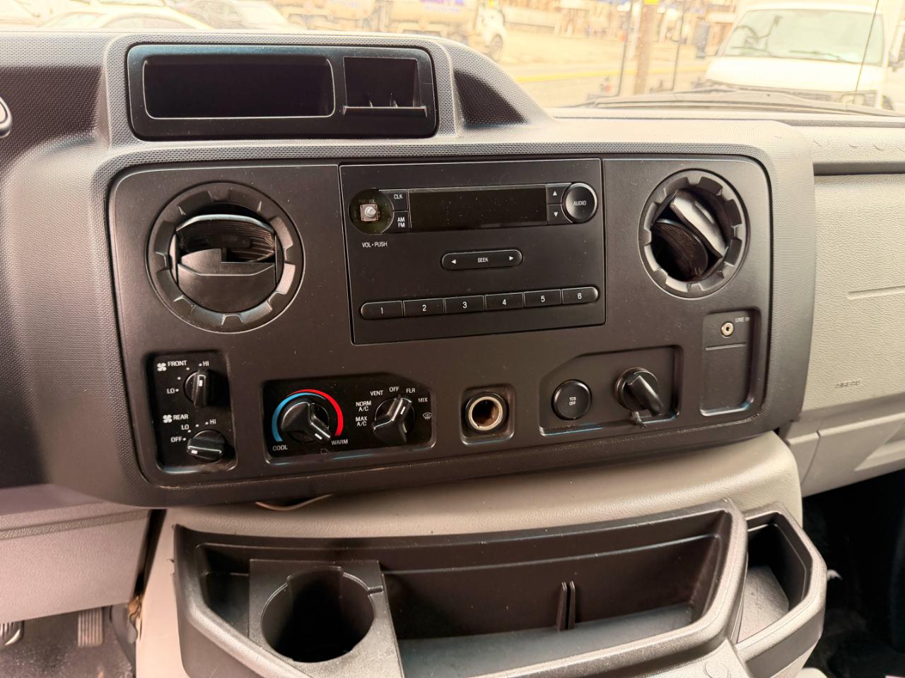 Ford Econoline E-350 XLT Super Duty Extended 2012