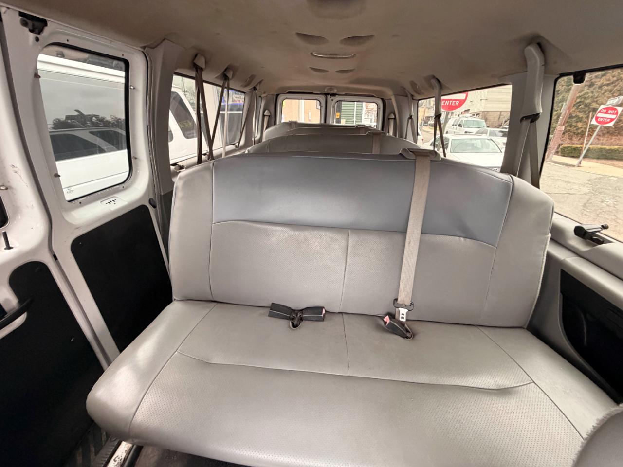 Ford Econoline E-350 XLT Super Duty Extended 2012