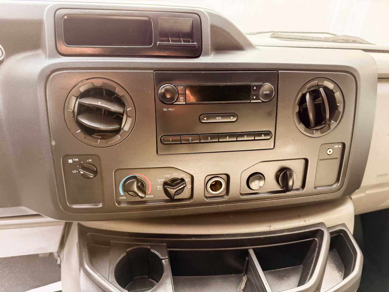 Ford Econoline E-350 XL Super Duty Extended 2010