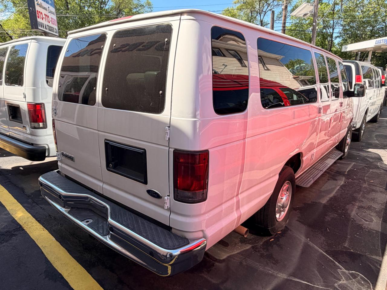 Ford Econoline E-350 XL Super Duty Extended 2010