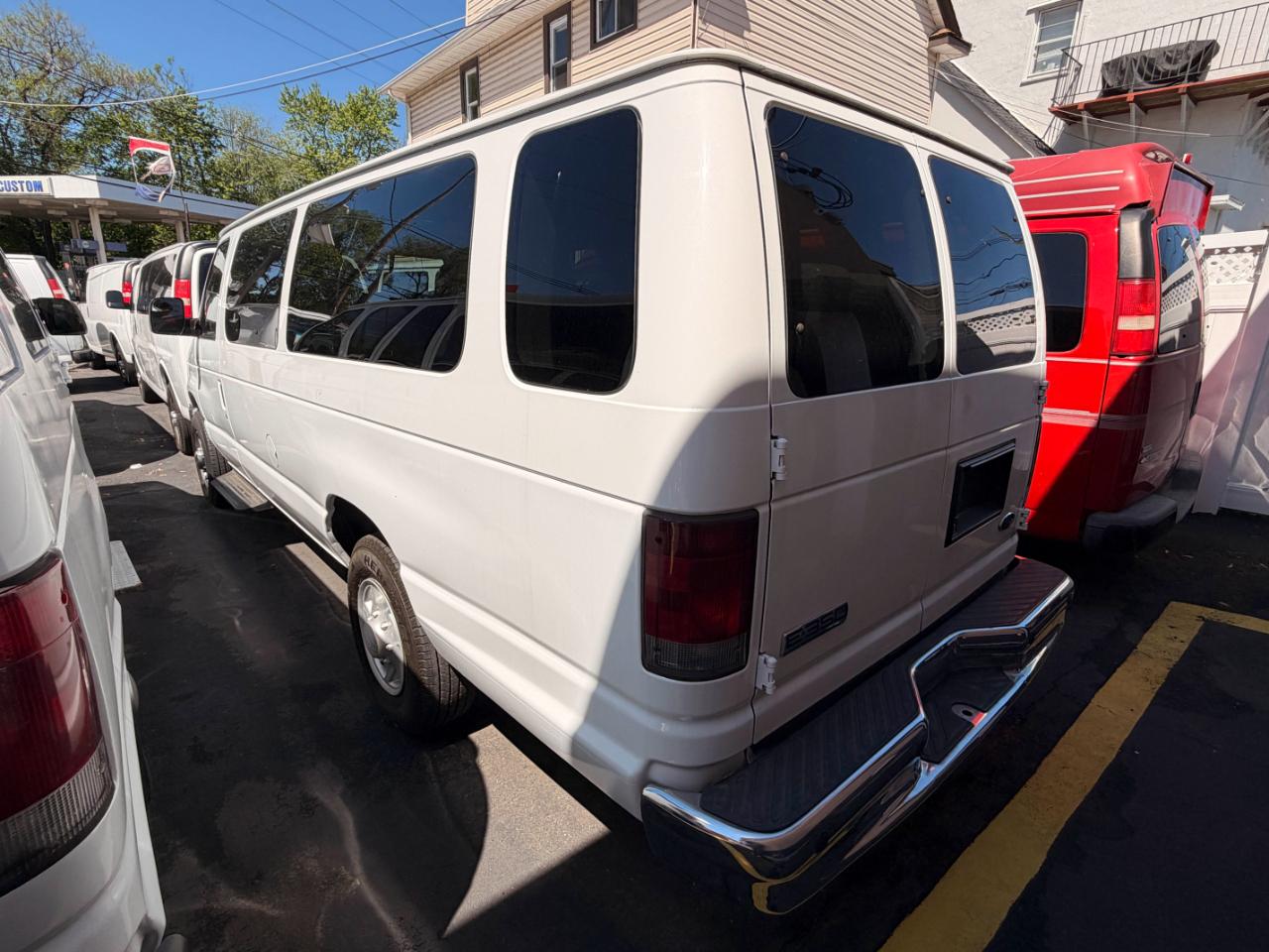 Ford Econoline E-350 XL Super Duty Extended 2010