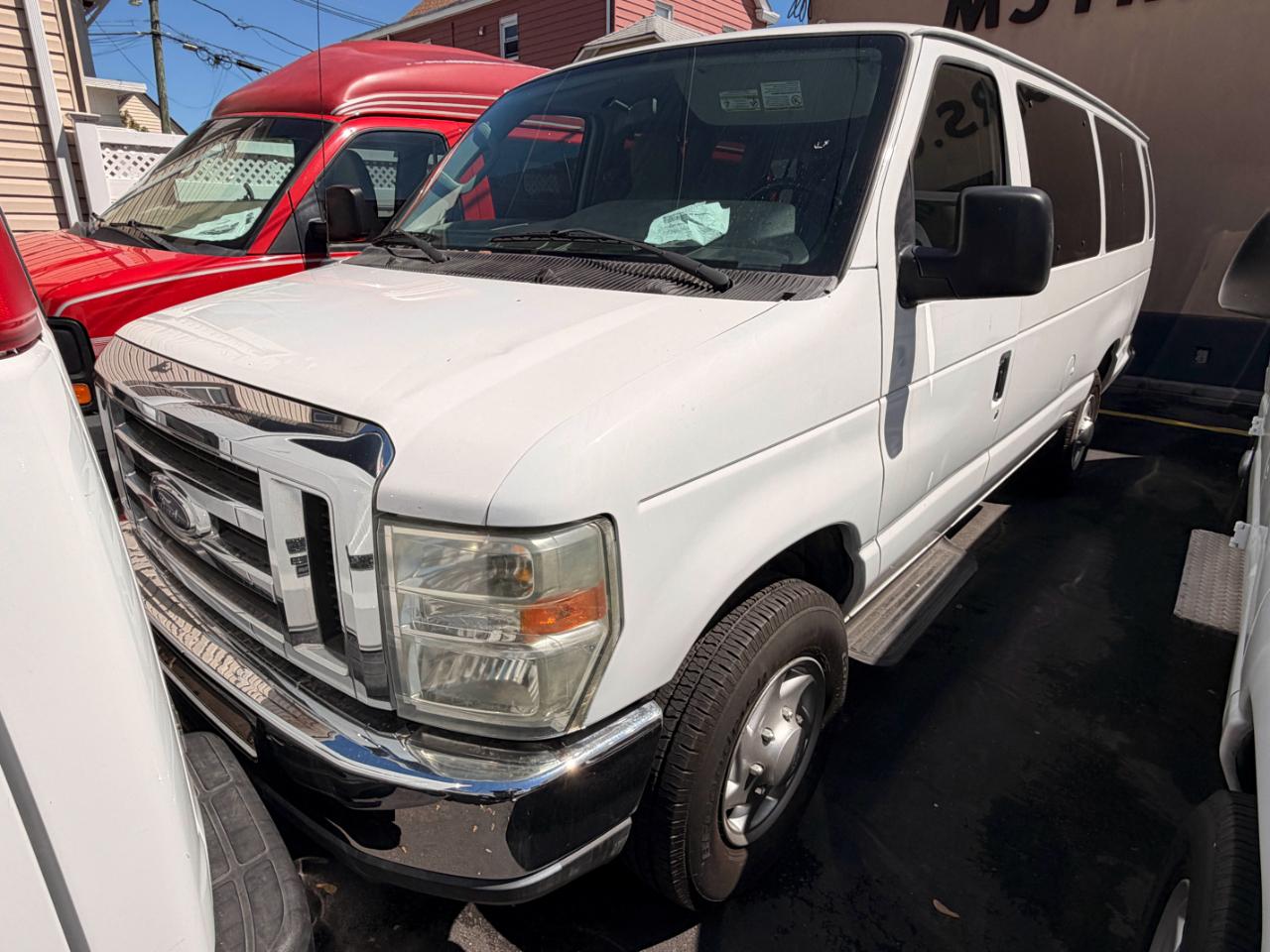 Ford Econoline E-350 XL Super Duty Extended 2010