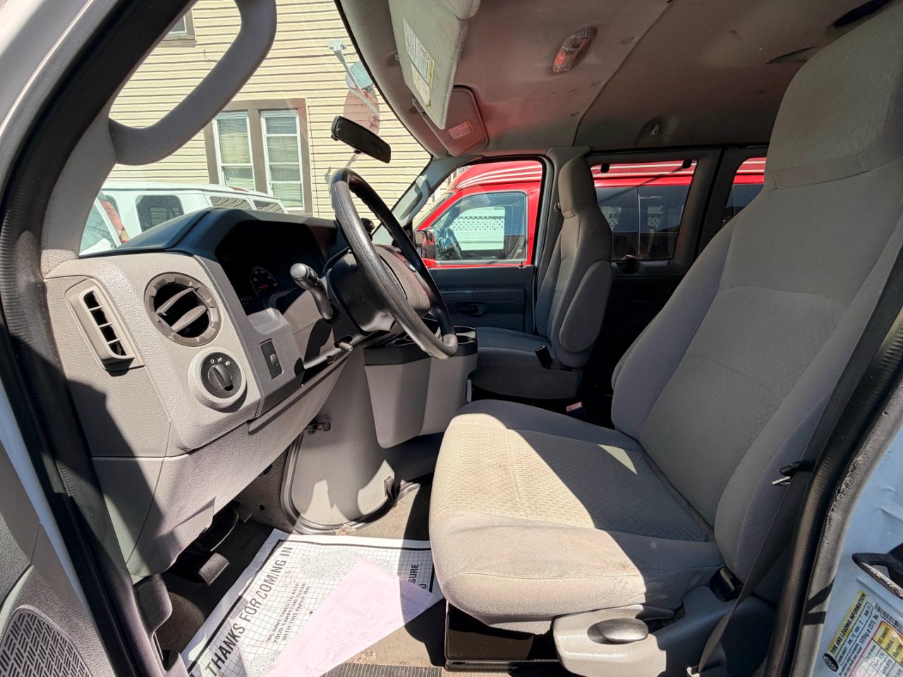 Ford Econoline E-350 XL Super Duty Extended 2010