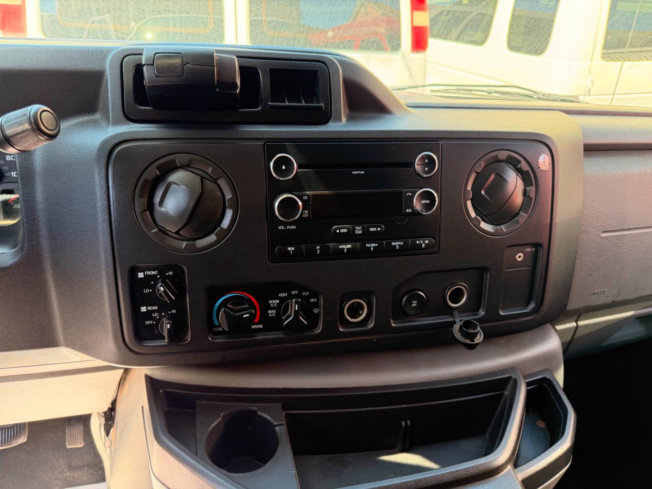 Ford Econoline E-350 XL Super Duty Extended 2010