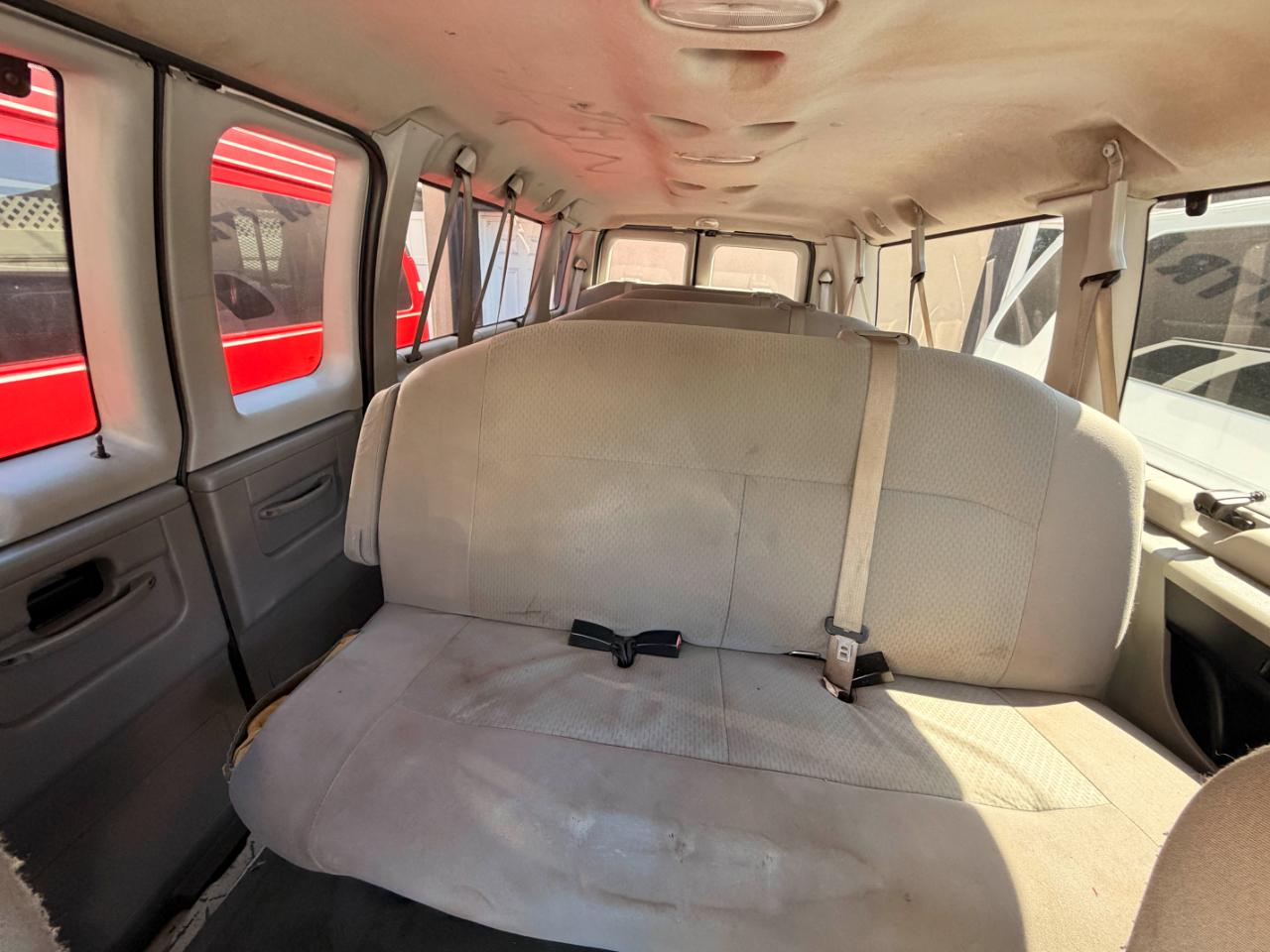 Ford Econoline E-350 XL Super Duty Extended 2010